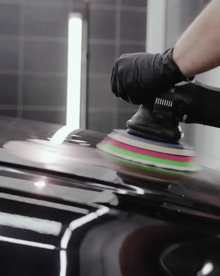 A polishing pad working on gloss black paint